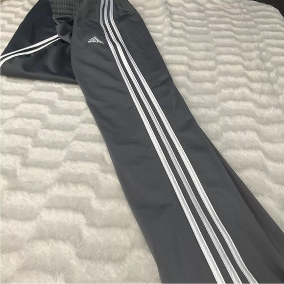 ADIDAS Young Men’s Athletic Gray 3 Stripe Pants Size 18/20 XL - Picture 5 of 11